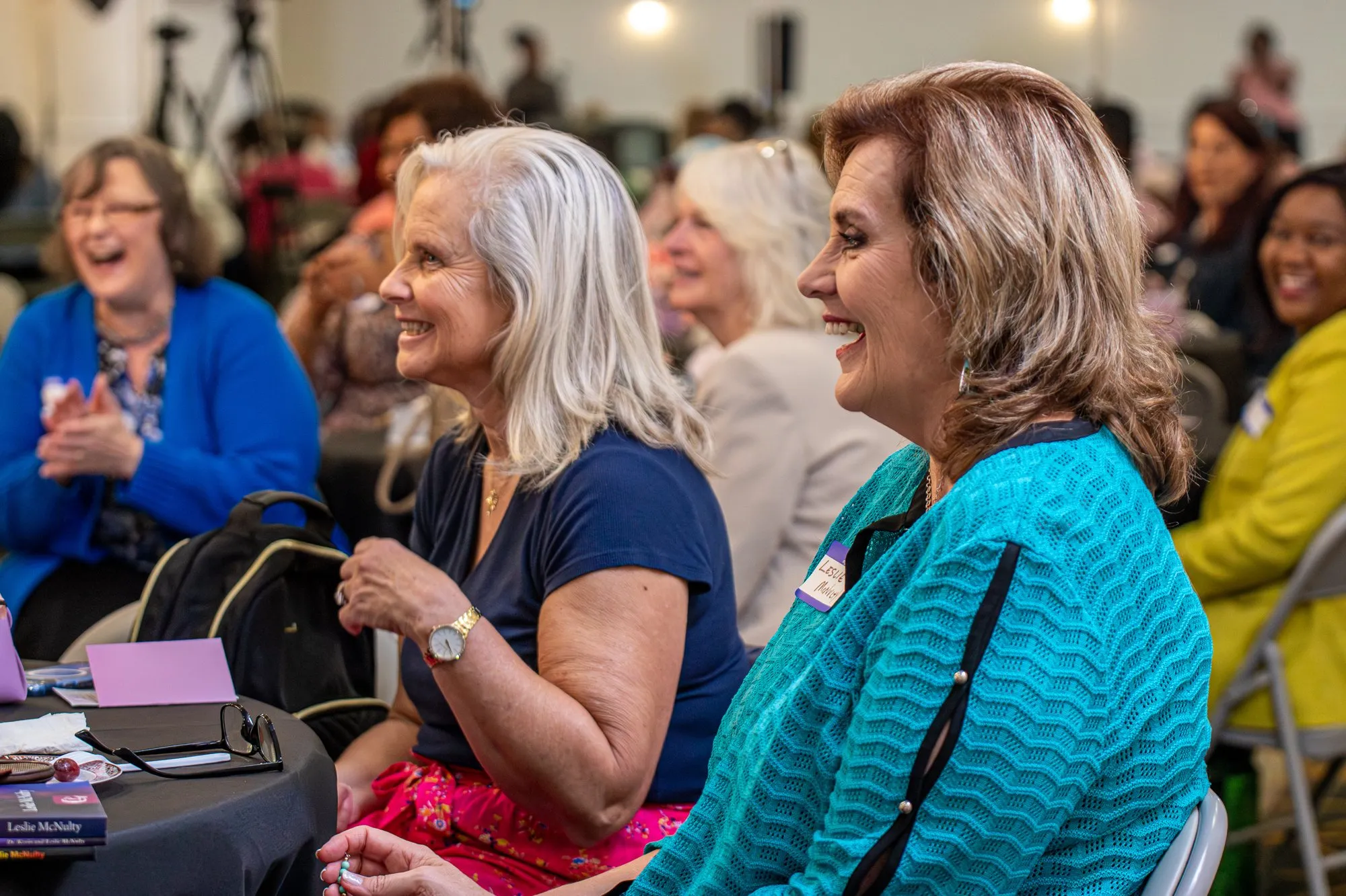 Women applauding during a session